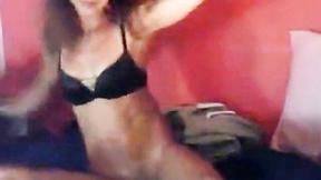 I'm Dj In A Disco & This Arab Babe Loves DJs.