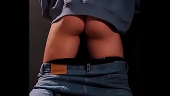 Chacal fit me folla con ropa en los vestidores del gimnasio a escondidas