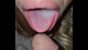 Casadinha gostosa primeiro ficou de quarto pro comedor e fez um boquete no marido e depois inverteu deixando o marido comer tmbm