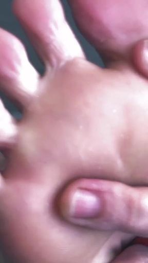 I Want You Kissing, Licking & Sniffing My Sweaty Feet