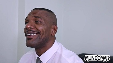 Fiz uma entrevista e deu meu cuzinho pro cara engravatado!