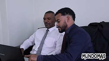 Fiz uma entrevista e deu meu cuzinho pro cara engravatado!