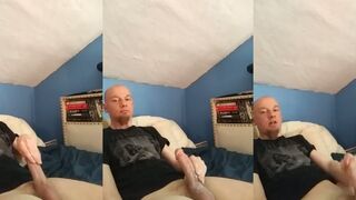 Uber-Cute Stud Decorates His Tee-Shirt in Jism