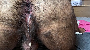 Foda gostosa de dois machos peludos