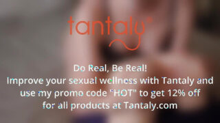 Geile Ehefrau lässt sich von ihrem geilen Freund anal verwöhnen.