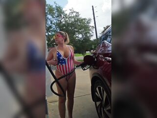 Breasty mother i'd like to fuck in public