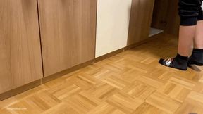 TRYING OUT KYLIES BIG SLIPPERS - MOV Mobile Version