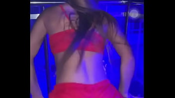 Nicks Rodrigues dan&ccedil_ando funk no baile novinha safada