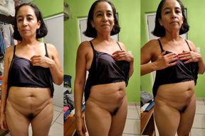 REAL HORNY 46-YEAR-OLD MATURE HOUSEWIFE SHOWS OFF HER CUTE HAIRY PUSSY