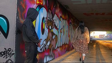 Dominicano detona a italiana debajo de un puente en las calles de Barcelona.