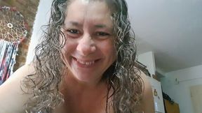 Tara Wetme a milf doing chores in the kitchen