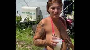 Ruiva safada conheceu umas pessoas numa trilha pra s&atilde_o Vicente e os convida pra vim no seu apto e rolou uma suruba com anal e leitinho na cara