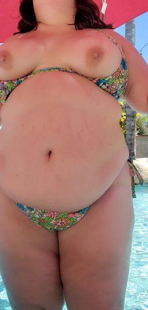 Plus-size blonde chubby teen BBW shows natural tits in homemade solo