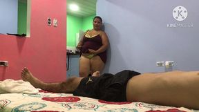 masdrastra pervertida espia asu hijastroy se lo folla