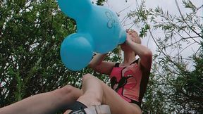 Alla makes B2P of two balloons on the street at a picnic!!!