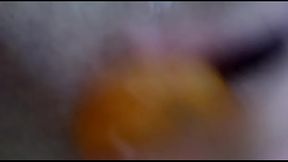 Tomate saindo da minha cuceta