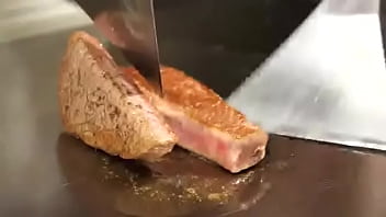 JAPON&Ecirc_S COZINHANDO WAGYU DE FORMA PORNOGR&Aacute_FICA GOSTOSO E COM AMOR