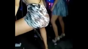 Loira gostosa no baile funk