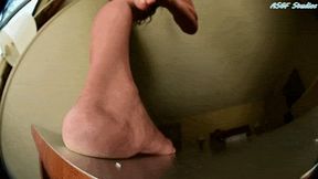 EIG big fat BARE HEEL focus! - MOV
