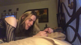 Pasangan, tanpa kondom, tua &amp; muda, berpakaian – pria muda amatir berpenis besar yang suka berpakaian wanita melakukan hubungan seks anal