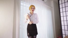 The Secretary Seduced Boss and Gave Him a Blowjob Instead of a Report