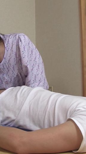 He Creampied Her, and Then After the Meal, She Happily Sucked His Super Fake