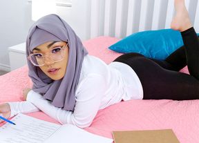 Arab teen Summer Col bullied because of her enormous booty and needed confidence