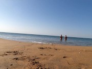 Nos encanta tocarnos bajo el 🌞 en las playas.