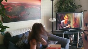 plaisir lesbien au salon avec ma copine lana
