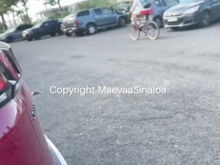 Maevaa Sinaloa - Je me fais baiser Squirt et me prend une faciale sur un parking extérieur en public