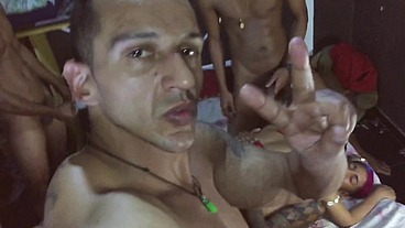O corninho manso convocou a galera do xvideos para arrombar a mulher dele Rominho RJ Brinquedo ator e Pitbull Porn sessão de pau no cú e na xota