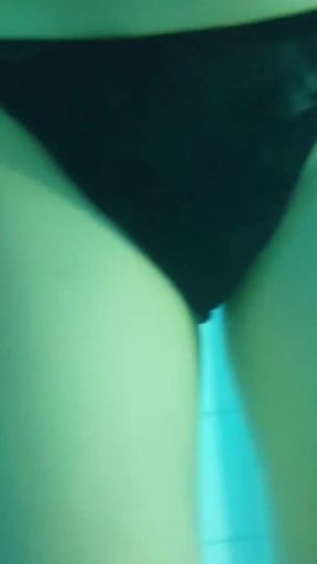 Tranny Girl with Plug in Her Ass While Bathing in Thermal Bath! Secret Wanking!!