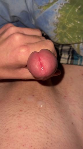 Twink wixt his big cock and squirts