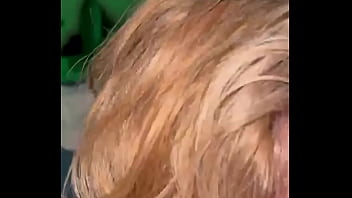 Me chupa la verga y el ano esta que me hace venirme en su boca