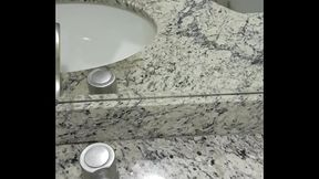 Novinho dotado jorrando leite