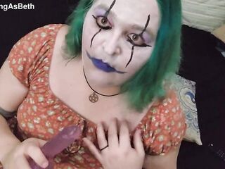 Honk for a Suck! Clown Gal Worships a Vibrator – POV