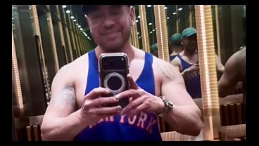 Heterosexual pasa de ser macho a ser marica para ganar m&aacute_s dinero