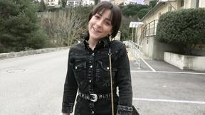 ”Manéa, 20 years old, dental secretary in Ventabren!”