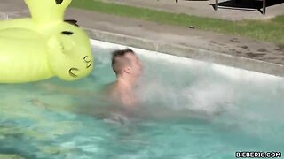 Pool side lovers - Johnny Riley, Blake Hunter