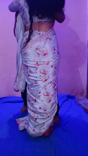 Desi housewife ki mast Chudae ki friend