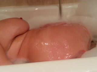 asmr sentitemi mentre lo pompo come un cagna e il mio orgasmo nella vasca quando mi grilletto la pas