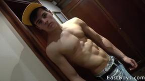 ”Muscle Worship in Prague - Kent Mills”