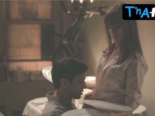 Ella Purnell Hot Scene in Sweetbitter