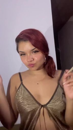 Amateur teen on OnlyFans shows off her body for fans