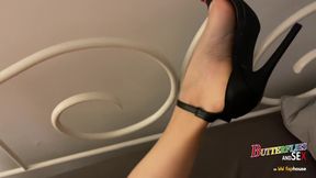 Stepfather fucks stepdaughter in sandals discreetly at home