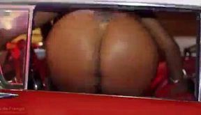 Bootylicious Melancia Shakes Her Pussy In The Car