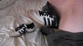 Fuck and cum in my girlfriend sneakers