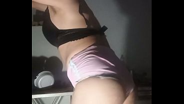 Essa cdzinha gosta de ser puta de machos
