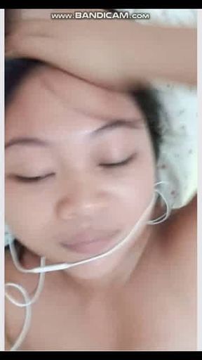 Pinay maid showing boobs