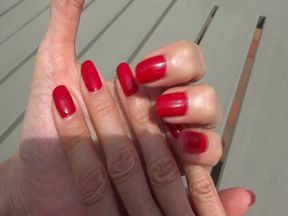 Red fingernails are so pretty - long natural nails!